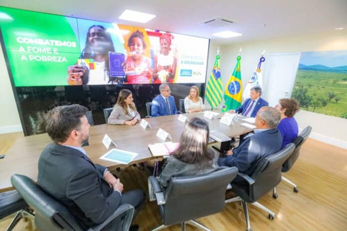 SECOM-CREDITO-EXTRA-ESTIAGEM-FOTO3-ANDRE-OLIVEIRA Proposta inclui apoio humanitário a mais de 545 mil famílias e ações emergenciais em comunidades isoladas do estado do Amazonas.
