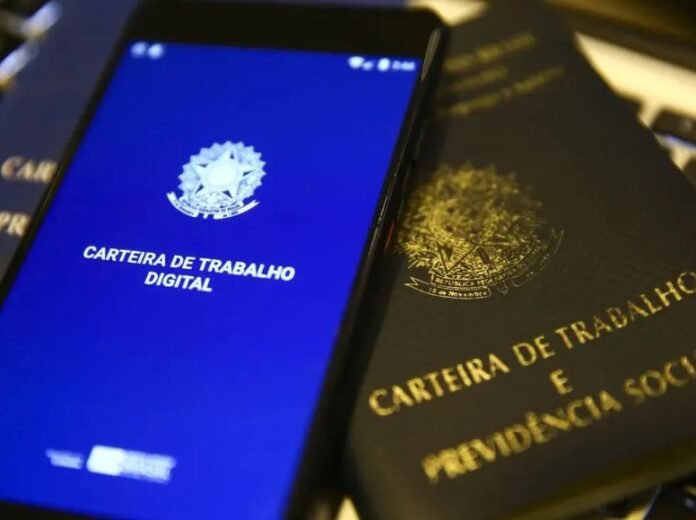Questões comportamentais causaram metade das demissões no Brasil. Em seguida, aparecem as demissões por automatização e corte de gastos.