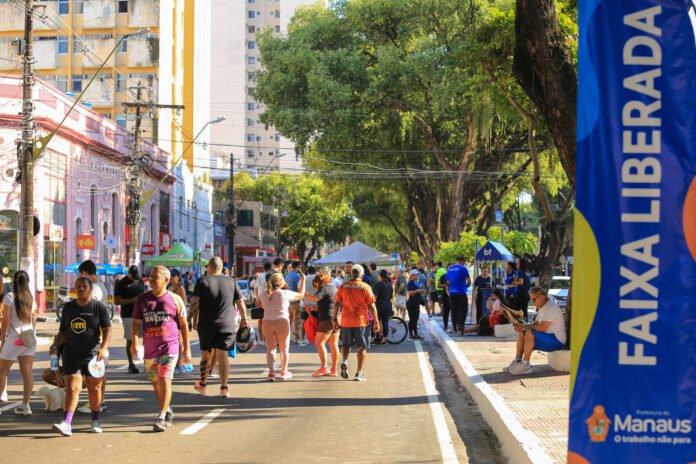 Faixa Liberada transforma a avenida Getúlio Vargas em ponto de lazer, esporte e cultura para famílias no Centro de Manaus, aos domingos.