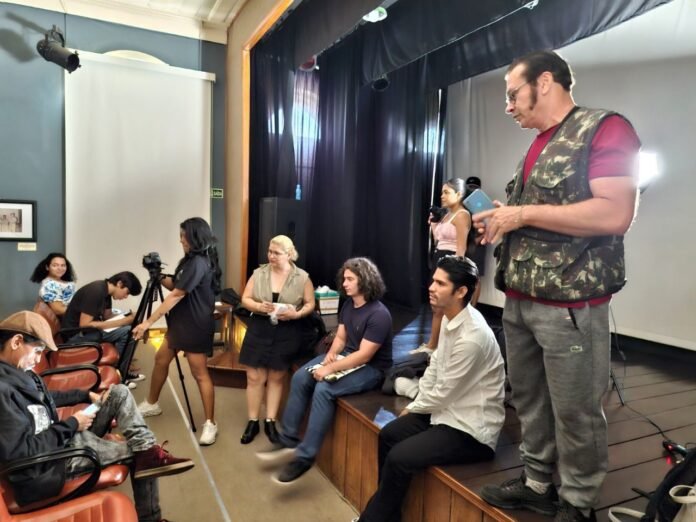 Estão abertas as inscrições para as oficinas gratuitas de formação audiovisual “Luz, Câmera, Ação: Poéticas da Criação”.