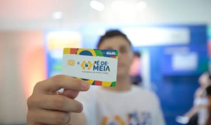 O MEC esclarece que não há necessidade de inscrição. Todo aluno que se encaixa nos critérios do Pé-de-Meia é incluído automaticamente.
