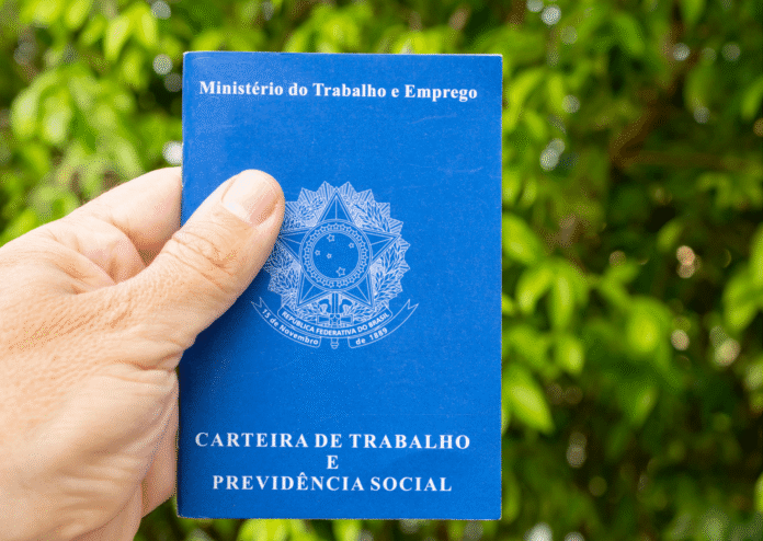 Para concorrer a vagas, é importante que os candidatos mantenham seus cadastros atualizados, especialmente ao finalizarem novas qualificações.