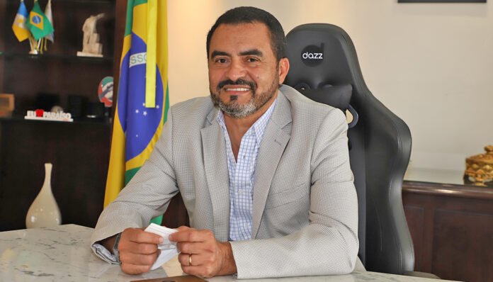 Governador do Tocantins, Wanderley Barbosa é investigado por suposto envolvimento em fraude na compra de cestas básicas na pandemia.
