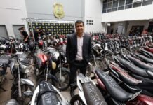 Amazonas devolve mais de 100 motos roubadas Polícia do Amazonas devolve mais de 100 motos roubadas e furtadas a seus donos após operação na calha do rio Madeira.