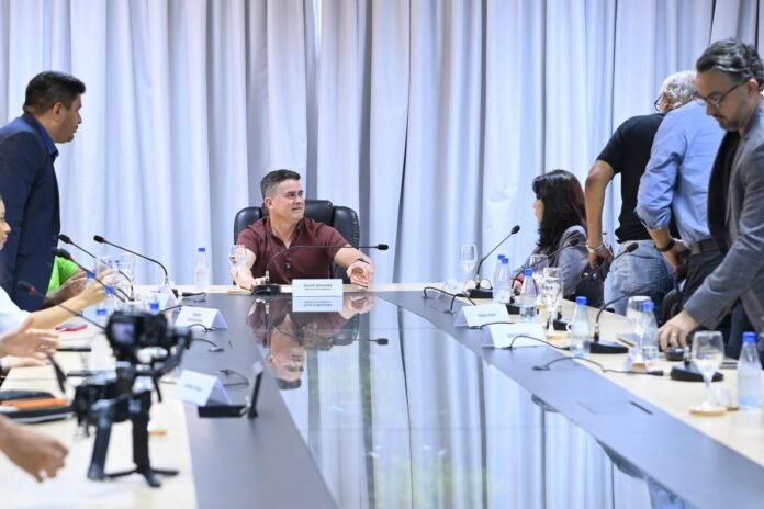 O prefeito David Almeida apresentou, durante encontro com jornalistas, os principais investimentos previstos para Manaus.