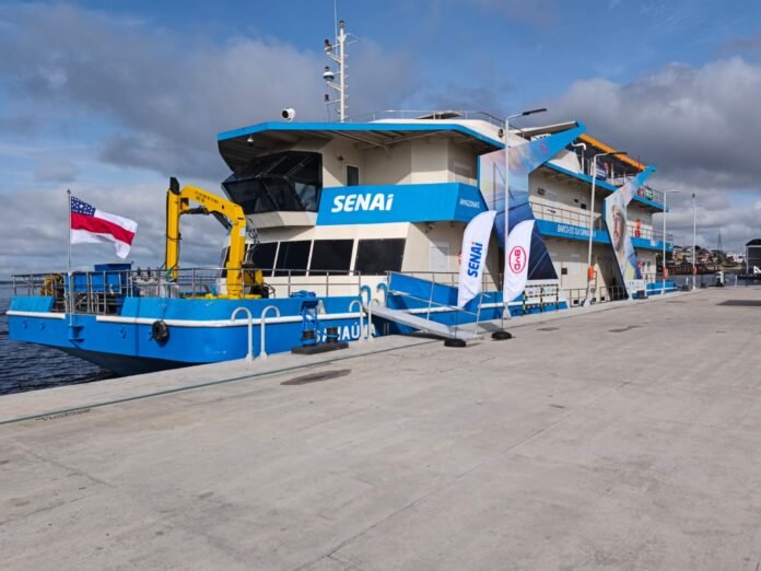 BYD investe mais de R$ 1,1 milhão em energia solar no Amazonas e capacita comunidades ribeirinhas com apoio do Senai e da Suframa.