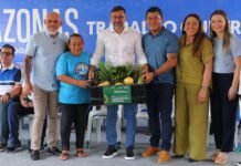 Wilson Lima lidera entrega de alimentos e beneficia 2 mil famílias em Manaus Entrega de alimentos liderada por Wilson Lima beneficia 2 mil famílias em Manaus, reforça a segurança alimentar e apoia agricultores familiares.