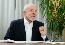 Lula assina decreto do indulto natalino e e exclui condenados por crimes contra democracia Indulto natalino assinado por Lula define critérios para perdão de penas e exclui crimes violentos e atos contra a democracia.