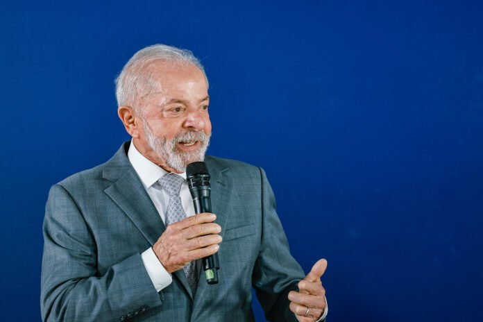 Lula diz que vai vetar o PL da Dosimetria, aprovado pelo Senado, que reduz penas de condenados por atos contra a democracia.