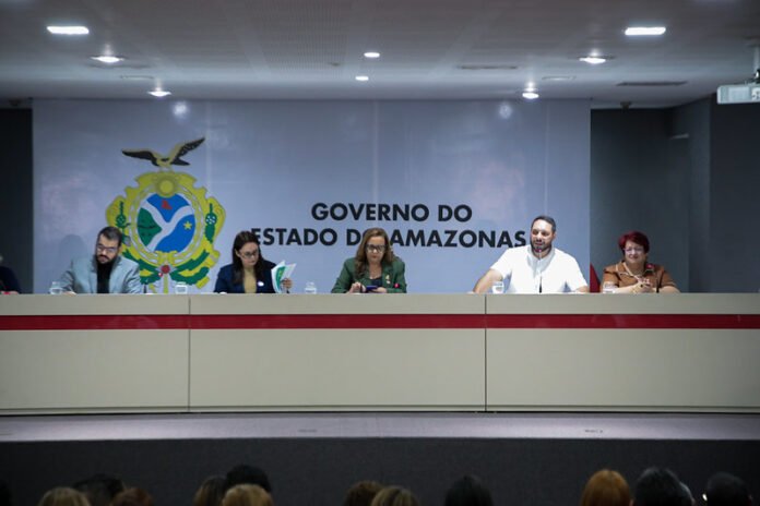 Confira o calendário oficial de matrículas 2026 no Amazonas. Governo e Prefeitura anunciam 837 mil vagas. Veja datas para novos alunos, transferências e creches.