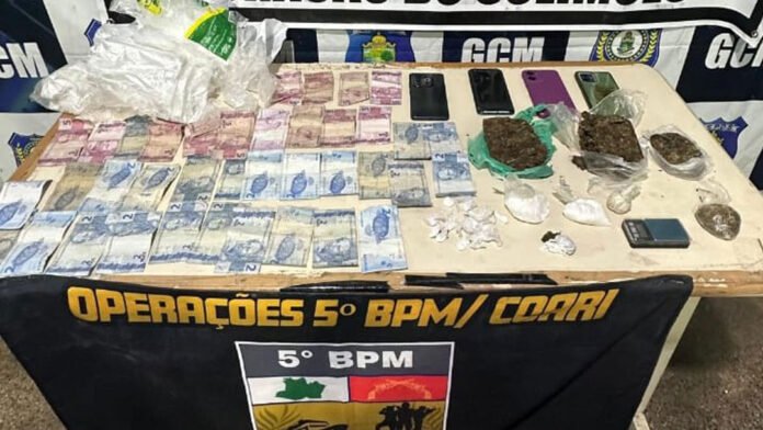 A PMAM realizou seis prisões em Coari nesta terça (16). Operação contra o tráfico apreendeu cocaína e skunk em diversos bairros.