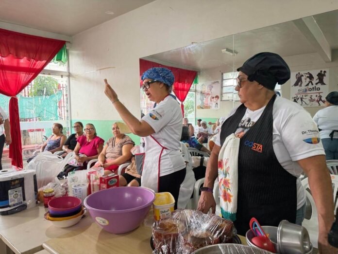 Oficina culinária da Prefeitura de Manaus ensina panetone, bolotone e rabanada e incentiva geração de renda entre idosos.