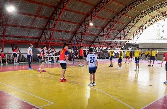 Inscrições abertas para o Torneio da Diversidade LGBTQIA+ em Manaus, com modalidades esportivas e arrecadação de alimentos.