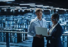 IA do Senai conecta profissionais ao mercado e orienta carreiras IA do Senai ajuda profissionais a planejar carreiras, identificar habilidades, indicar cursos e aproximar formação das demandas do mercado.