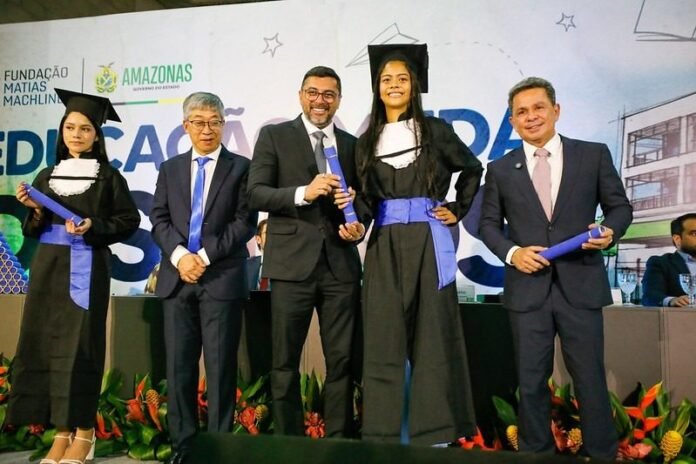 Formatura técnico Matias Machline mais de 300 alunos da rede pública concluem cursos em Manaus e conquistam vagas em universidades públicas.