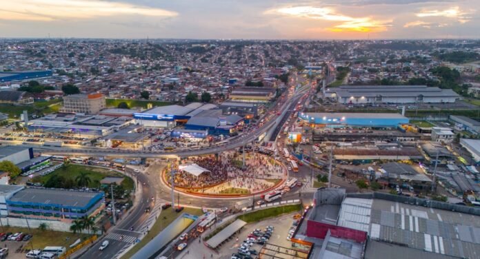 Estudo do BID mostra que desafios de infraestrutura em Manaus podem comprometer o avanço da economia sustentável e a competitividade da Zona Franca.