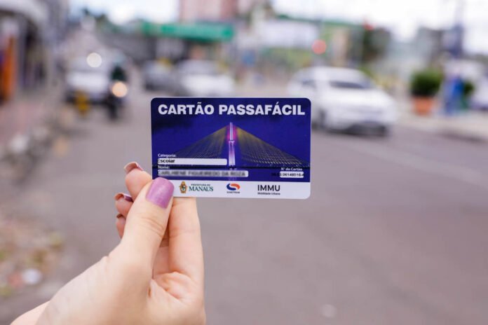 Meia-passagem estudantil em Manaus segue válida nas férias. Estudantes podem recarregar o cartão até 28 de fevereiro, segundo o Sinetram.