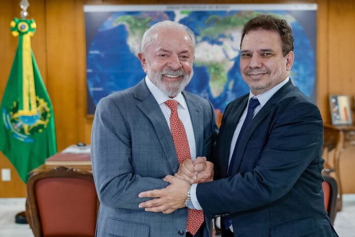 Lula confirma Wellington César Lima como novo ministro da Justiça após saída de Lewandowski. Nomeação deve ser publicada no DOU.