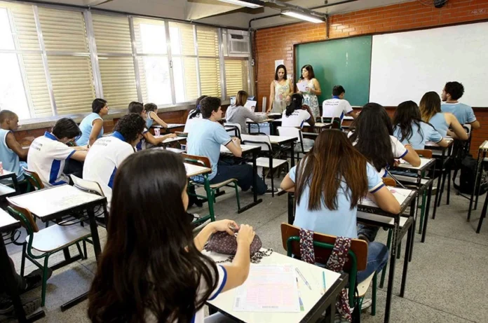 Lei Mais Professores para o Brasil cria bolsas, prova nacional e ações para atrair e manter docentes na educação básica.