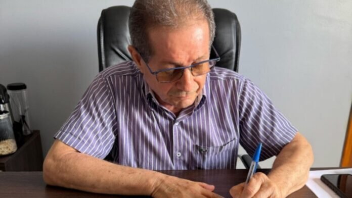 TCE-AM Carauari dá cinco dias para o prefeito explicar suspeitas de irregularidades em licitações de obras públicas no município.