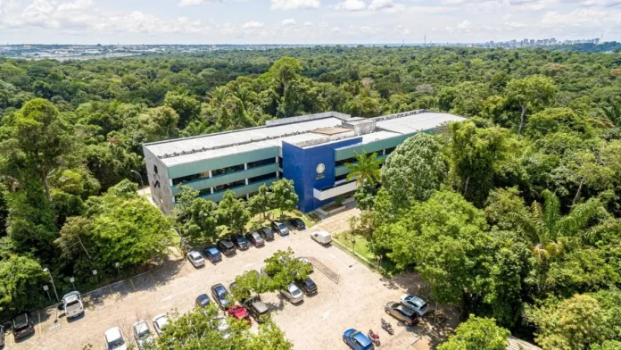 Governo libera R$ 11,6 milhões para educação no Amazonas, garantindo funcionamento da UFAM, do IFAM e reforço à assistência estudantil.