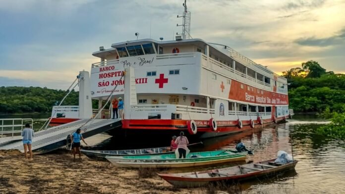 Barco Hospital São João XXIII realiza atendimentos de saúde em Itapiranga até 10 de fevereiro, com consultas, exames e cirurgias.
