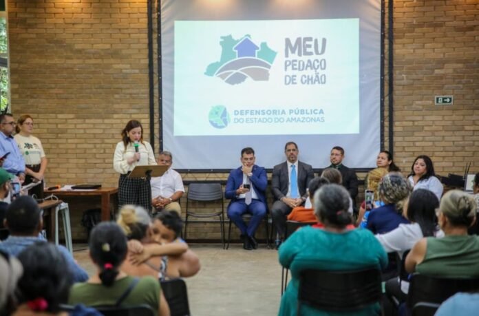 A regularização fundiária ganha força em Manaus com o projeto Meu Pedaço de Chão. Veja onde conseguir atendimento e garantir o título da sua moradia.