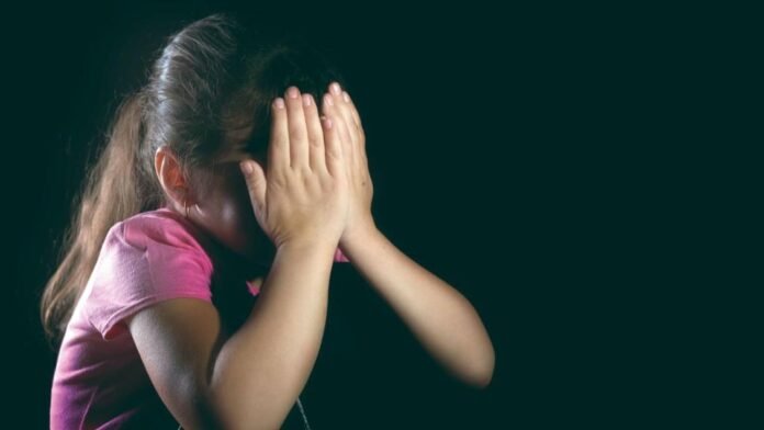 Projeto de Lei 6197/25 endurece punições, proíbe trabalho com menores e amplia reparação a vítimas de crimes sexuais contra crianças.