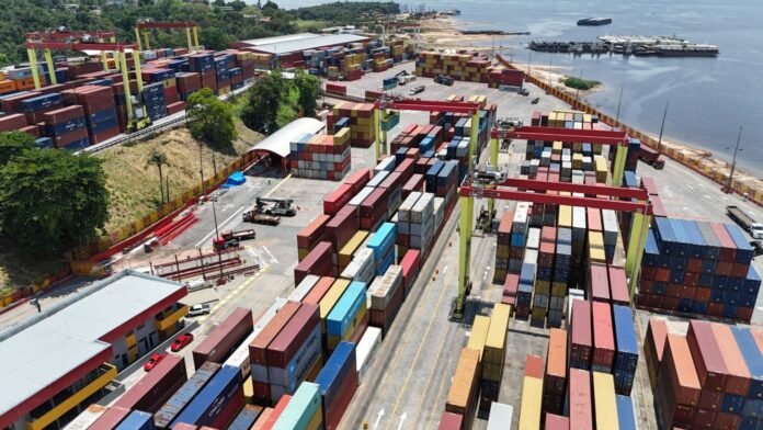 Balança Comercial do Amazonas atinge US$ 1,56 bi em janeiro de 2026, com destaque para exportações de ouro e forte volume de importações.