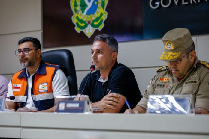 Wilson Lima reúne Comitê Permanente para alinhar estratégias de enfrentamento da Cheia 2026 e reforçar apoio a municípios ribeirinhos do Amazonas.