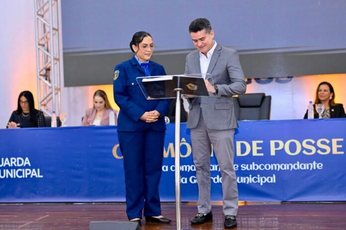 Primeira mulher comandante da Guarda Municipal de Manaus toma posse; prefeitura anuncia concurso com 590 vagas e criação de academia de formação.