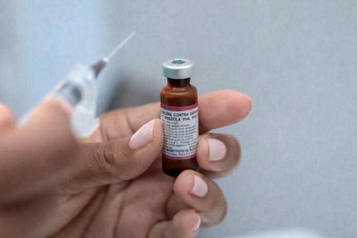 Dia S reforça vacinação contra sarampo no Amazonas com busca ativa de casos e mobilização simultânea nos municípios de 5 a 15 de março.