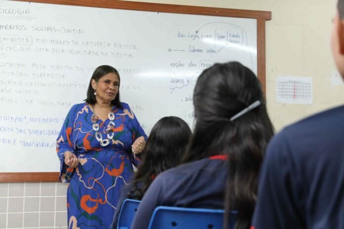 Resultado final do Bolsa Mais Professores no Amazonas é divulgado com 229 vagas e bolsa de R$ 2,1 mil para docentes da rede pública.