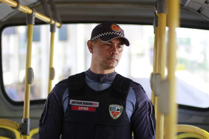 Roubos a ônibus em Manaus caem mais de 80% no primeiro bimestre de 2026.