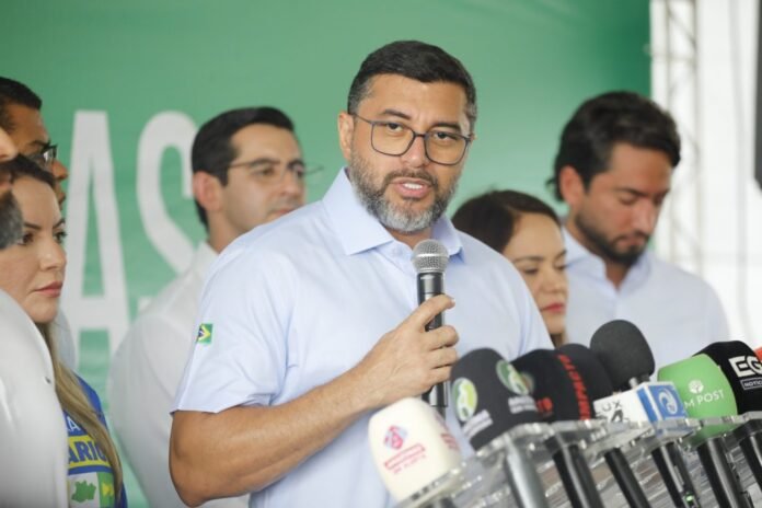 O Governador Wilson Lima iniciou a entrega de 470 toneladas de peixe para combater a fome e apoiar piscicultores do Amazonas durante a Semana Santa.