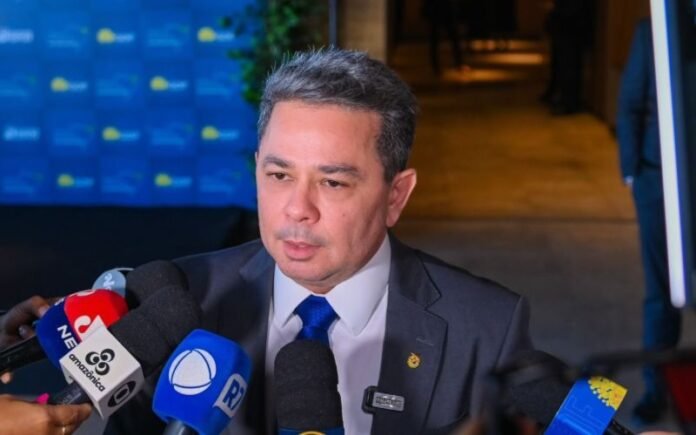 Tadeu de Souza descarta pré-candidatura ao governo em 2026 e afirma que permanecerá como vice-governador ao lado de Wilson Lima no Amazonas.