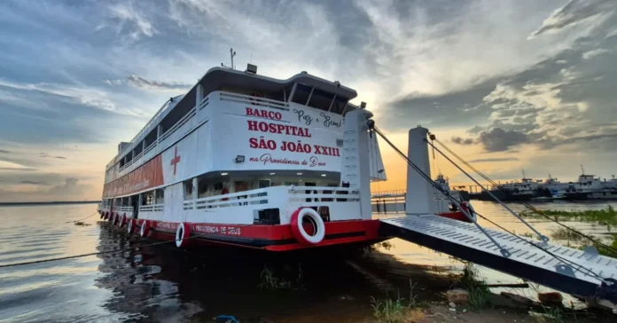 Com o Barco Hospital, a SES-AM leva cirurgias e consultas especializadas para Anamã durante a 2ª Semana Nacional da Saúde, integrando ações com o CNJ.