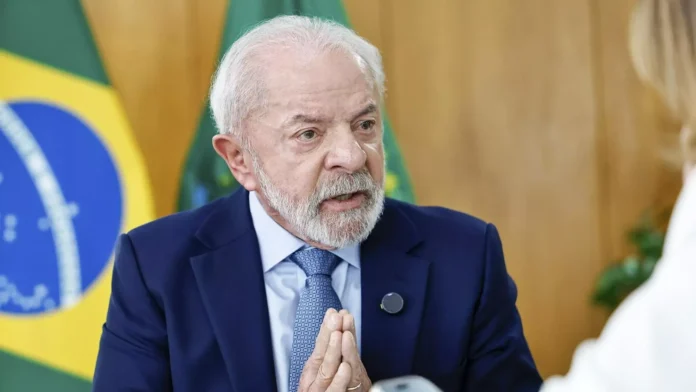 Lula fala em prisão por alta do diesel, cita fiscalização e critica impacto de conflitos internacionais nos preços dos combustíveis.