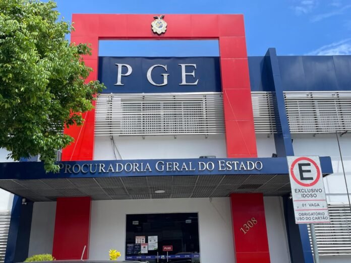 PGE-AM abre Residência Jurídica com 40 vagas e bolsa de R$ 3,3 mil. Inscrições seguem até 19 de junho.