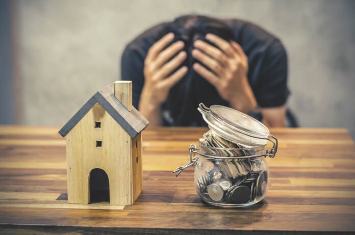 O endividamento das famílias brasileiras bateu recorde de 80,4% em março.