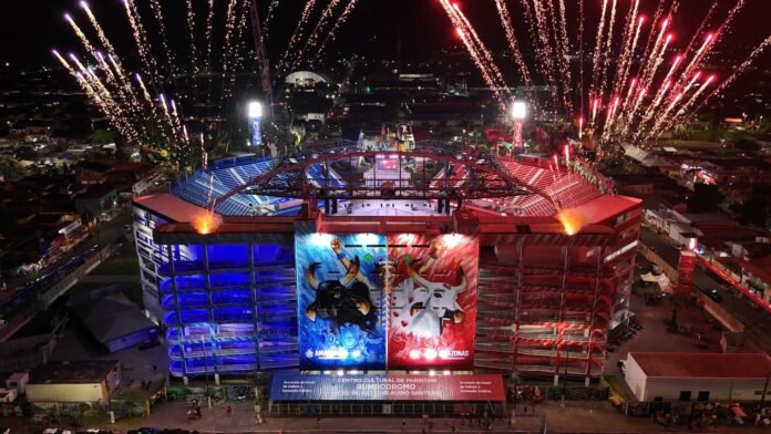 Festival de Parintins 2026 tem hotéis lotados e aluguel de casas por até R$ 247 mil durante os dias de festa.