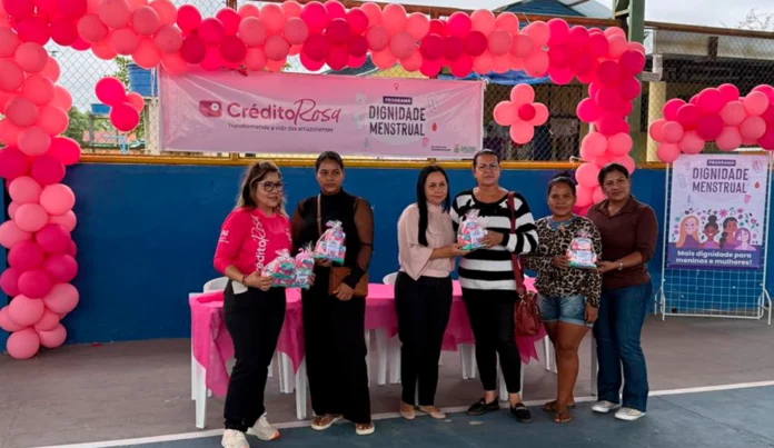 Crédito Rosa e Dignidade Menstrual chegam a Tabatinga com apoio a empreendedoras e distribuição de absorventes para mulheres vulneráveis.