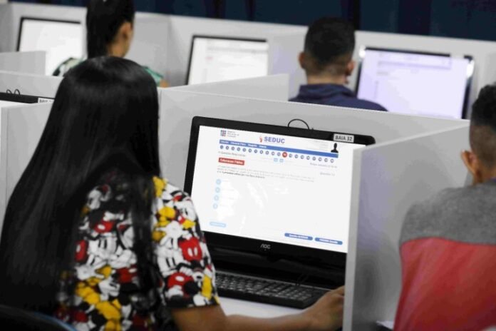 Saiba tudo sobre o Exame Supletivo Eletrônico 2026 em Manaus.