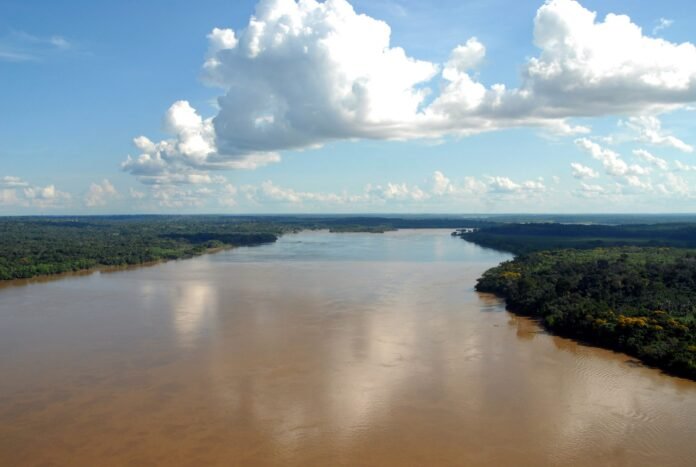 Hidrovia do Madeira deve ir a leilão em 2027 para ampliar logística do Arco Norte e fortalecer transporte hidroviário na Amazônia.