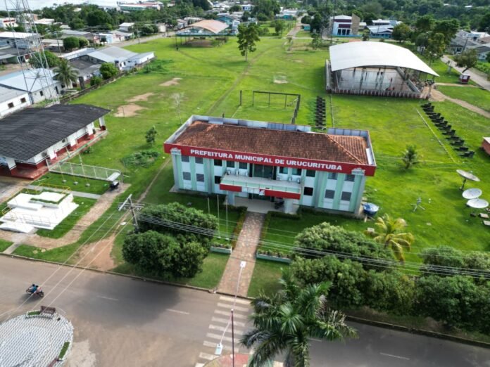 O TCE-AM rejeitou novos embargos do ex-prefeito de Urucurituba e manteve a sanção de R$ 14,6 mil por contratações temporárias em 2018.