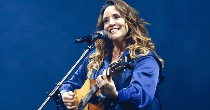 Ana Carolina se apresenta em Manaus com a turnê 25 Anas, que celebra 25 anos de carreira e reúne seus maiores sucessos.