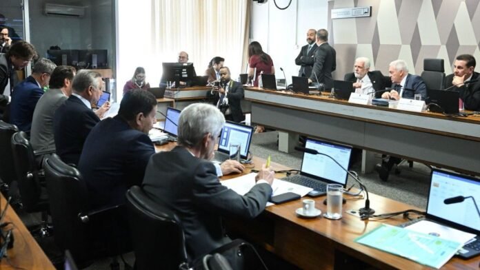 Por 44 votos a 18, a CCJ validou a PEC da redução da maioridade penal.