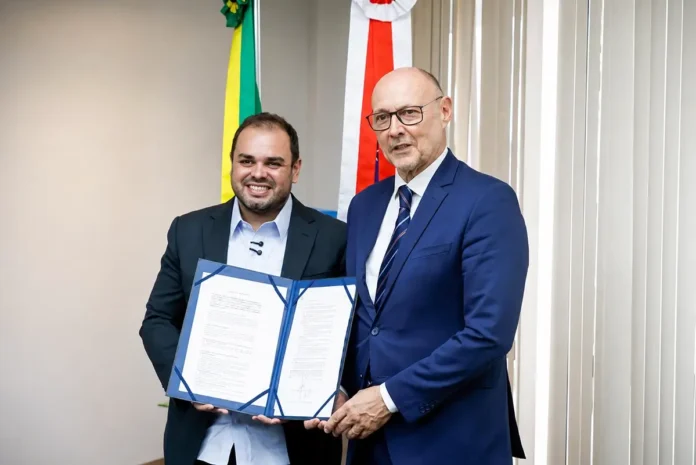 Roberto Cidade formaliza entrada do Amazonas no Sisbin e fortalece integração da inteligência estadual com a rede nacional.