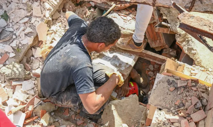 Número de mortos do terremoto na Venezuela se aproxima de 1.500 enquanto equipes seguem buscando sobreviventes.