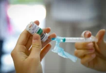 Nova pesquisa aponta que vacina da Covid-19 reduz infartos e AVCs Nova pesquisa indica que a vacina da Covid-19 previne problemas cardiovasculares. Entenda como o imunizante reduziu riscos de infartos e AVCs.